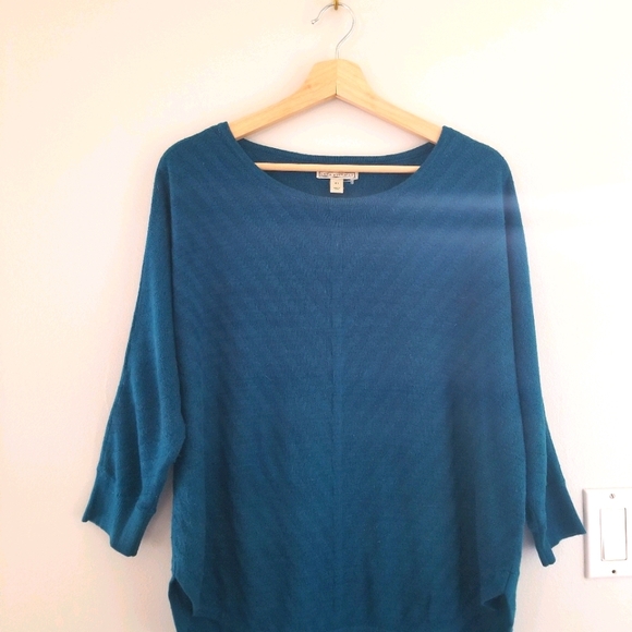 Dana Buchman midnight blue knot top - Picture 2 of 3